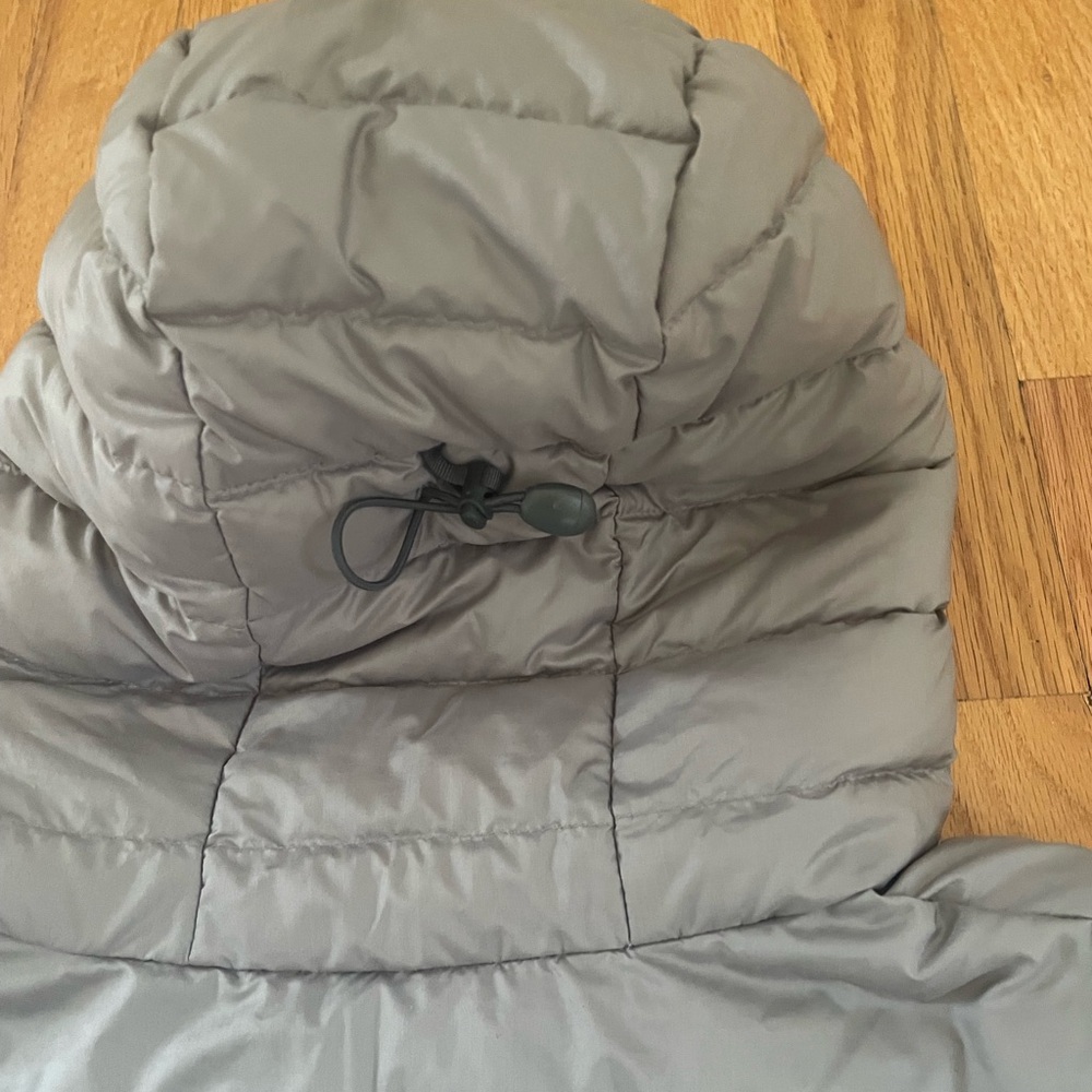 Women’s Patagonia Silver Quilted Puffer Jacket - Picture 5 of 5